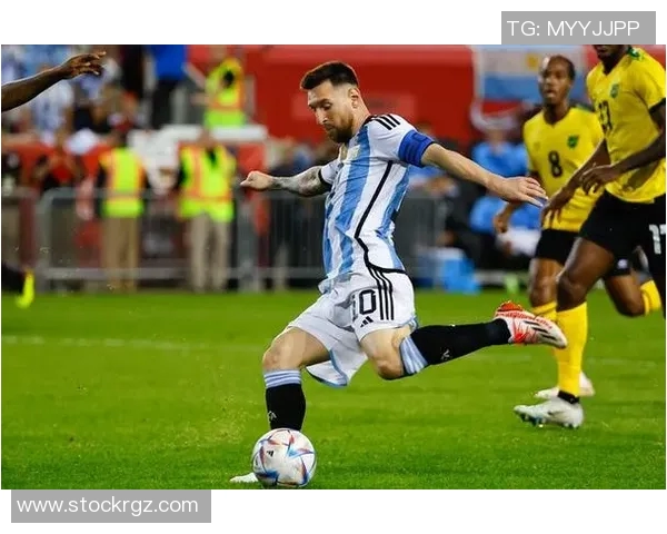 梅西独特足球技术解析：突破、控球与创造力的完美融合